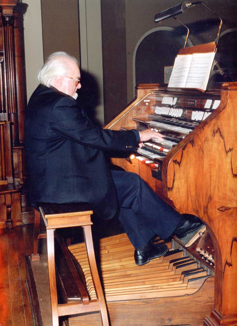 il M° Luigi Giudici all'organo